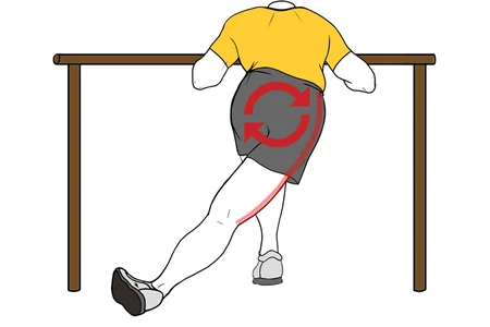 Estiramiento de la banda iliotibial de pie