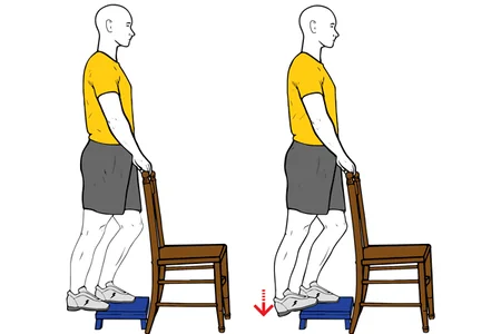 Estiramiento de gemelos de pie en escalón