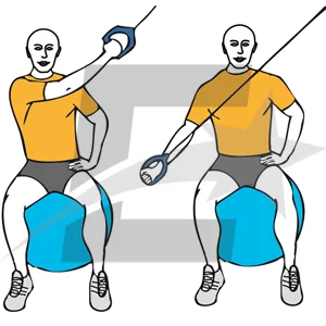 Tirón diagonal a una mano con cable-polea sentado en pelota de pilates