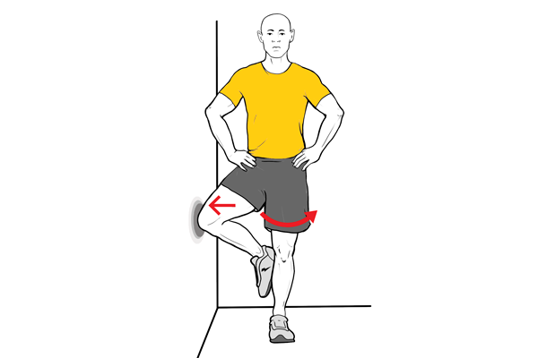 Estiramiento y activación del glúteo de pie