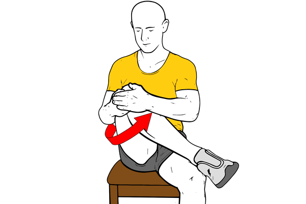 Estiramiento de glúteos sentado en banco