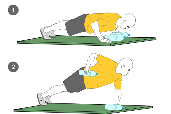 Flexiones y remo con botellas de agua